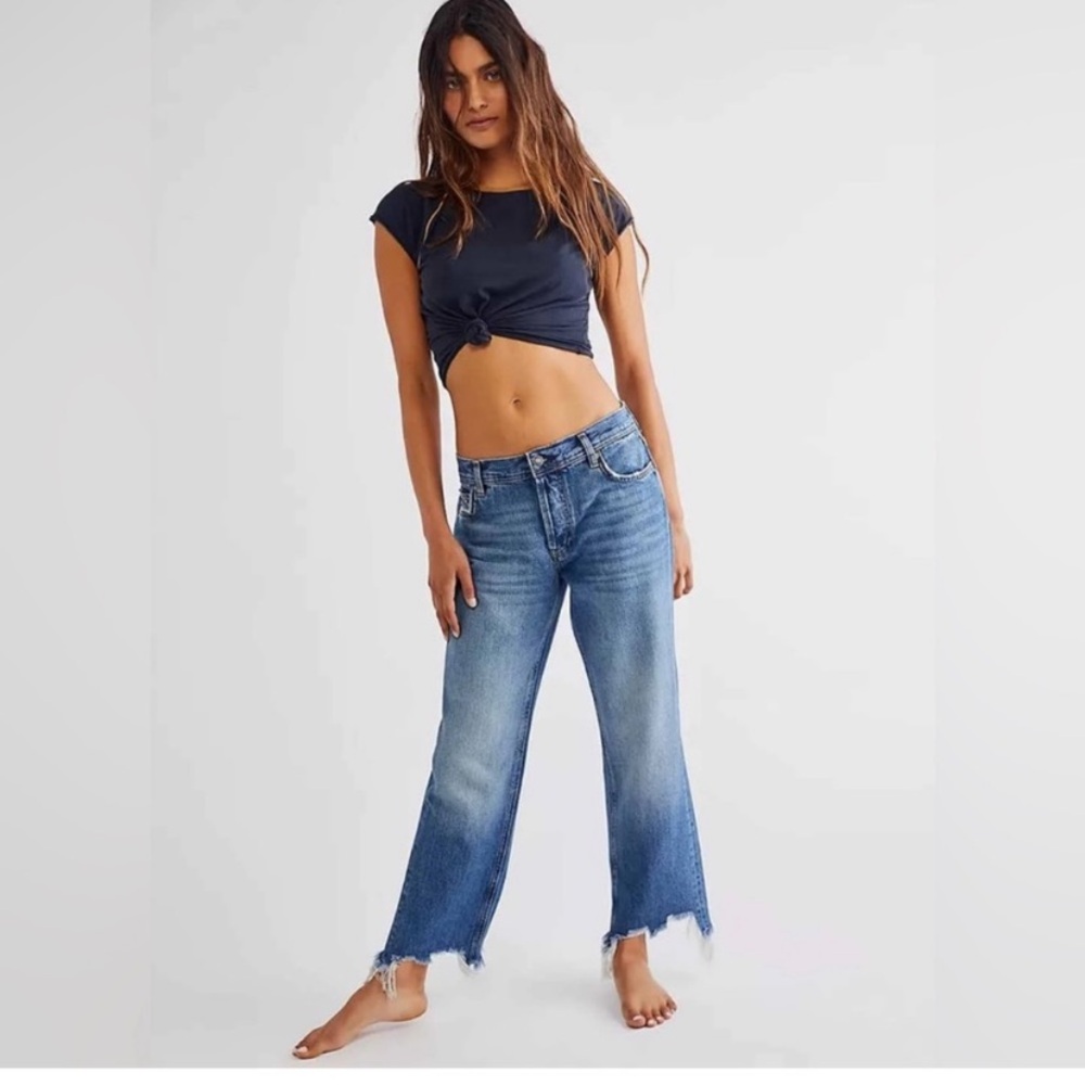 We The Free Maggie Mid Rise Straight Leg Jeans Blue Frayed Hem 28